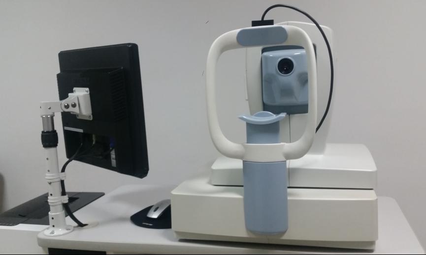  O que é

* O tomografo permite a realização de cortes ópticos transversais da retina gerando imagens de alta resolução.
* Não necessita constraste ou pução venosa.
* Utilizado na obtenção de imagens de diversas doenças retinianas, na avali